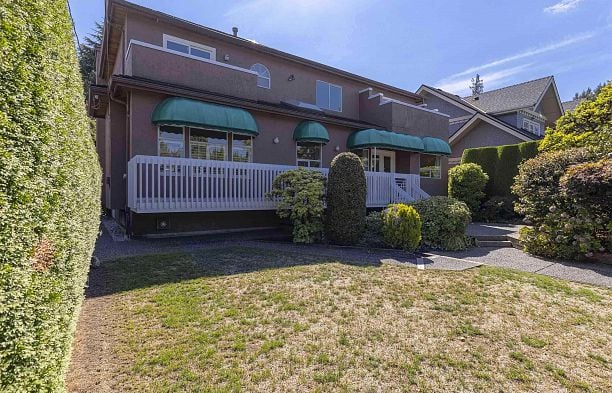 2677 W 34th Avenue MacKenzie Heights
