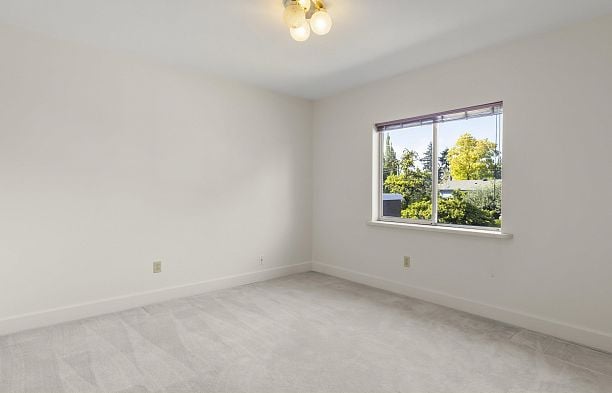 2677 W 34th Avenue MacKenzie Heights