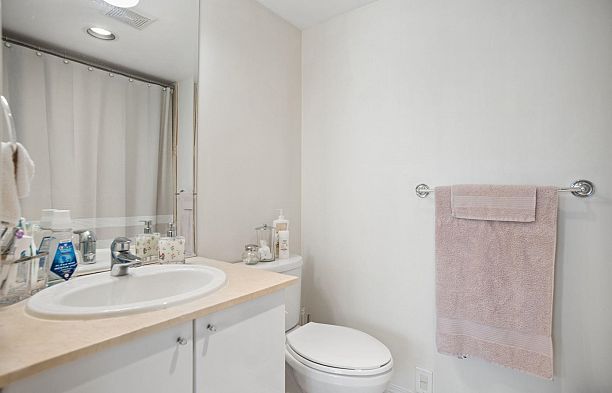1005 1328 W Pender Street Coal Harbour