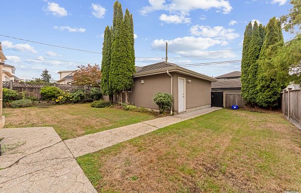 2266 W 20th Avenue Arbutus