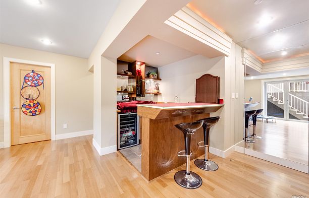 2266 W 20th Avenue Arbutus