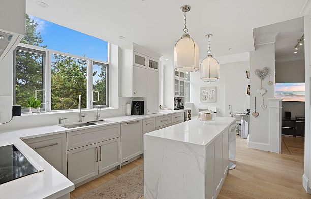 PH711 4759 Valley Drive Quilchena