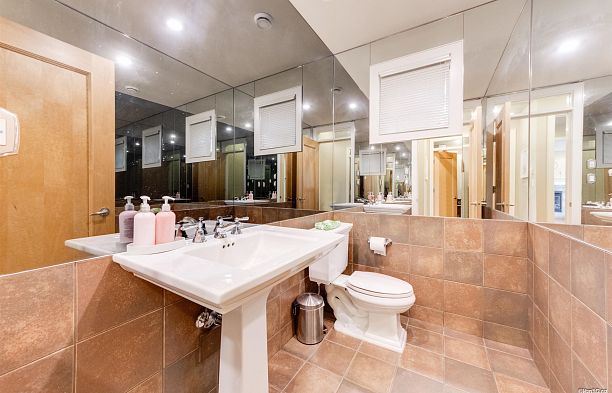 2266 W 20th Avenue Arbutus