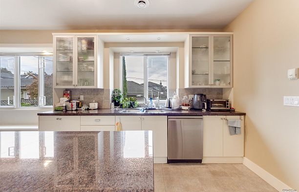 2266 W 20th Avenue Arbutus