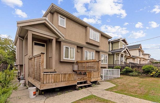 2266 W 20th Avenue Arbutus