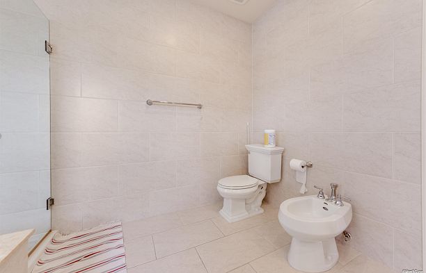 2266 W 20th Avenue Arbutus