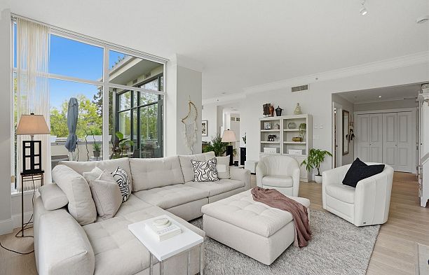 PH711 4759 Valley Drive Quilchena