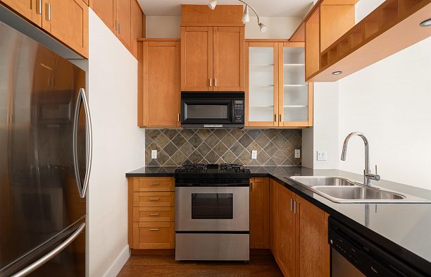 322 8988 Hudson Street Marpole