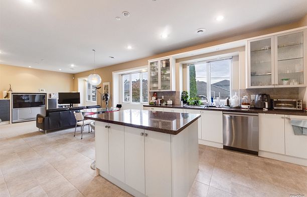 2266 W 20th Avenue Arbutus
