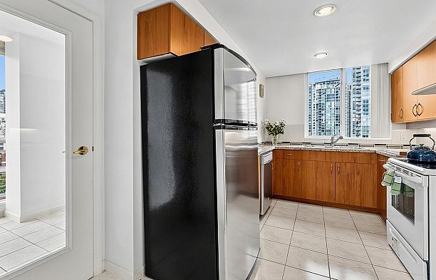 16D 139 Drake Street Yaletown