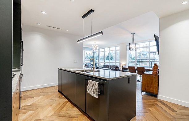 404 458 W 63rd Avenue Marpole