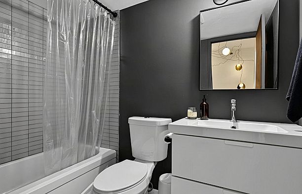 7 1355 W 4th Avenue False Creek
