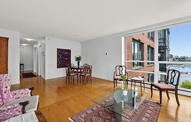 16D 139 Drake Street Yaletown