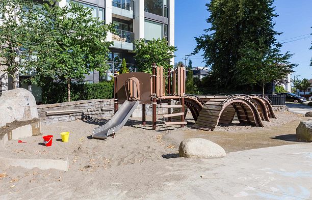 702 7128 Adera Street South Granville