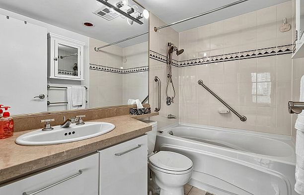 16D 139 Drake Street Yaletown