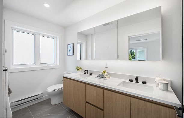 1010 W 52nd Avenue South Granville