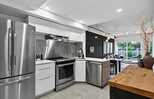 7 1355 W 4th Avenue False Creek