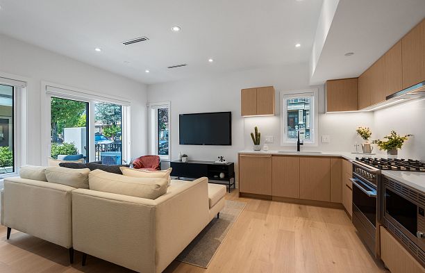 1008 W 52nd Avenue South Granville