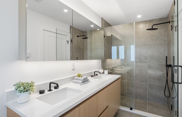 1008 W 52nd Avenue South Granville