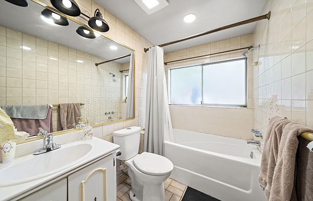 1534 W 71st Avenue Marpole
