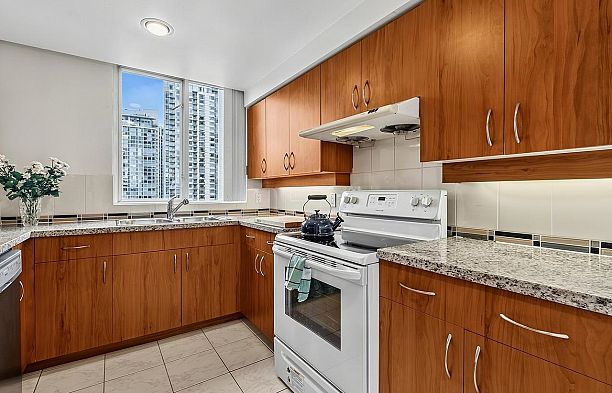 16D 139 Drake Street Yaletown