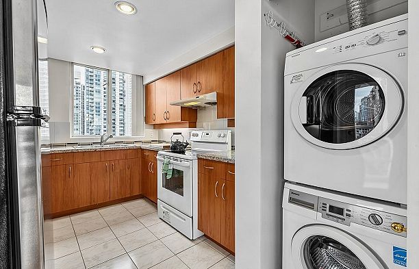 16D 139 Drake Street Yaletown
