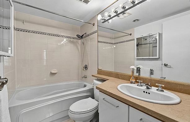 16D 139 Drake Street Yaletown