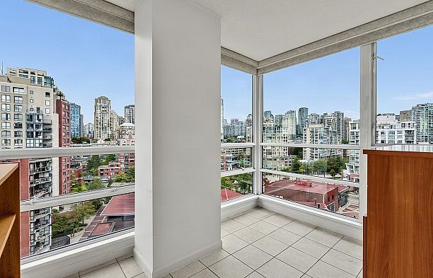 16D 139 Drake Street Yaletown