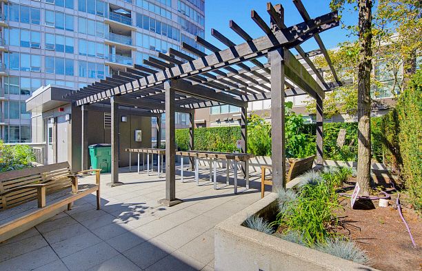 211 445 W 2nd Avenue False Creek