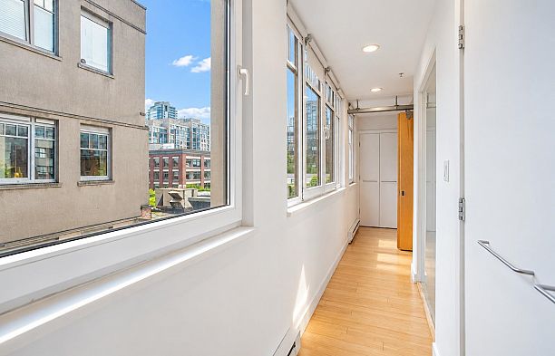 401 1072 Hamilton Street Yaletown