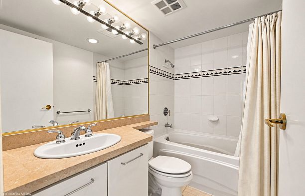 17D 139 Drake Street Yaletown