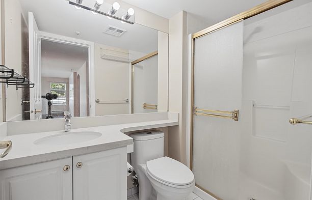 214 2105 W 42nd Avenue Kerrisdale