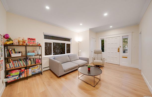 2343 W 45th Avenue Kerrisdale