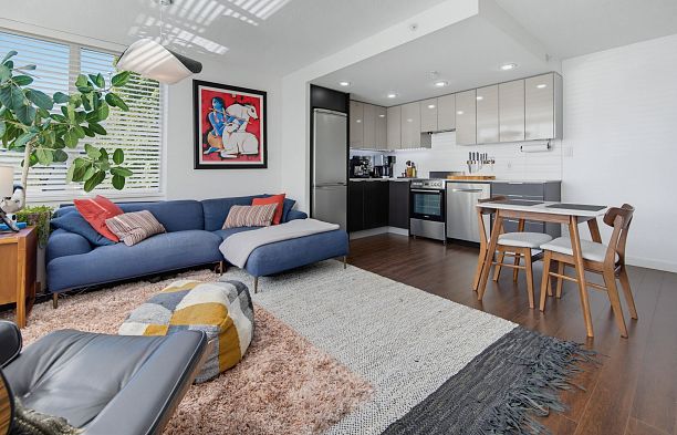211 445 W 2nd Avenue False Creek