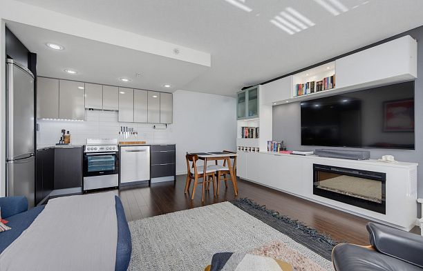 211 445 W 2nd Avenue False Creek
