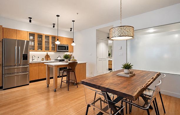 401 1072 Hamilton Street Yaletown