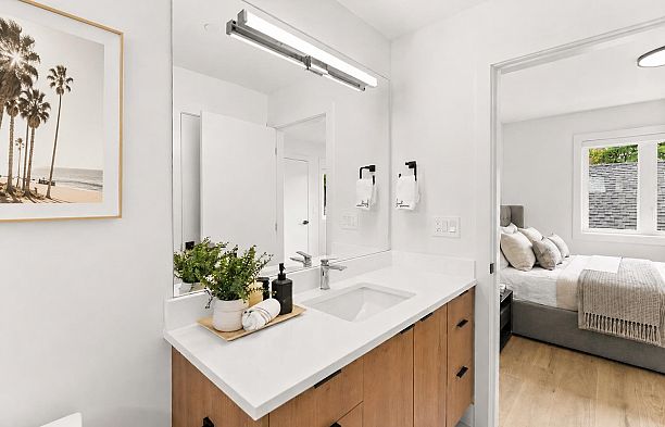 1 1368 Park Drive Marpole