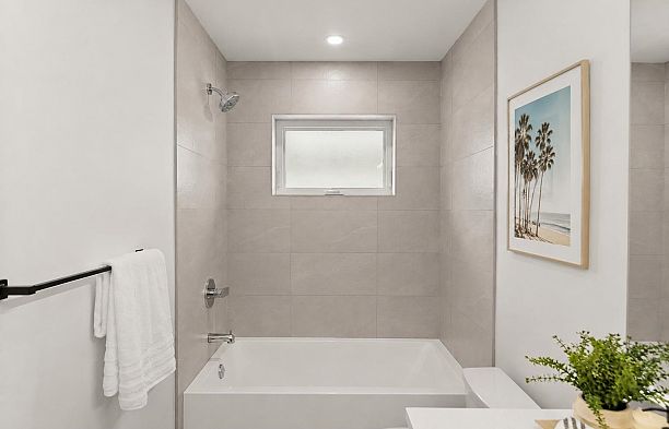 1 1368 Park Drive Marpole