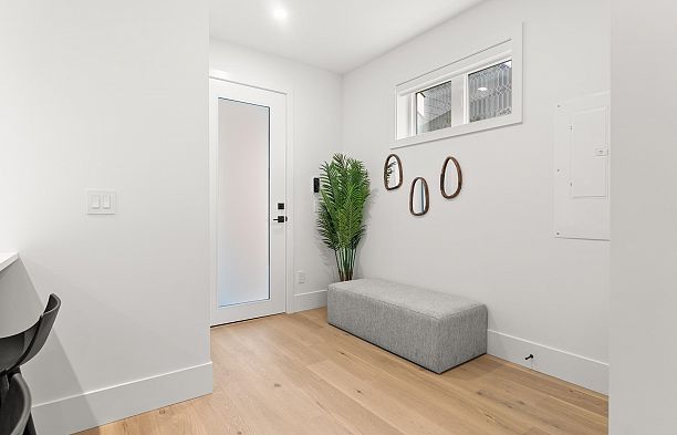 1 1368 Park Drive Marpole