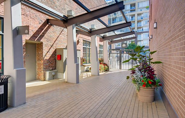 211 445 W 2nd Avenue False Creek