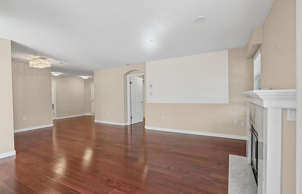 214 2105 W 42nd Avenue Kerrisdale