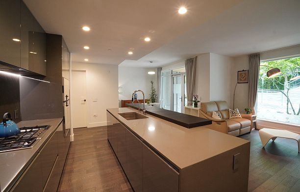 102 375 W 59th Avenue South Cambie