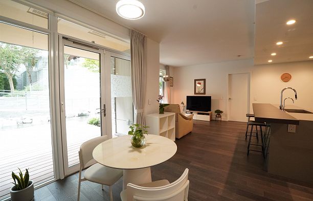 102 375 W 59th Avenue South Cambie