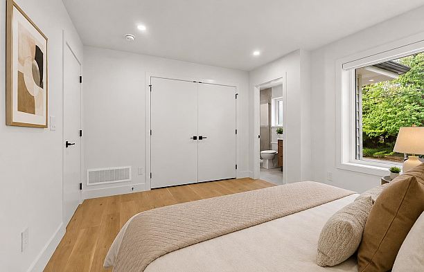 1 1368 Park Drive Marpole