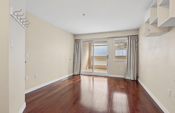 214 2105 W 42nd Avenue Kerrisdale
