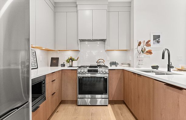 1 1368 Park Drive Marpole