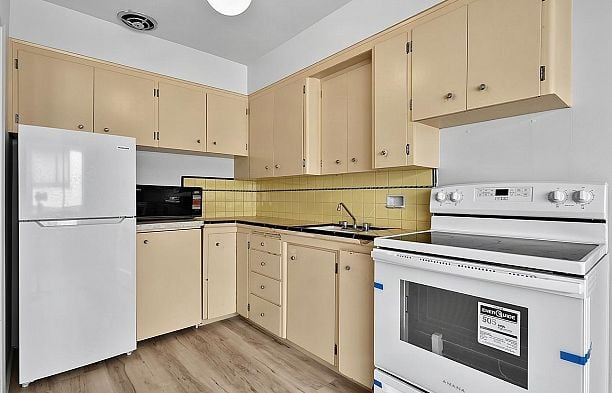 105 1879 Barclay Street West End VW