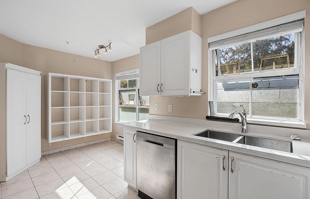 214 2105 W 42nd Avenue Kerrisdale