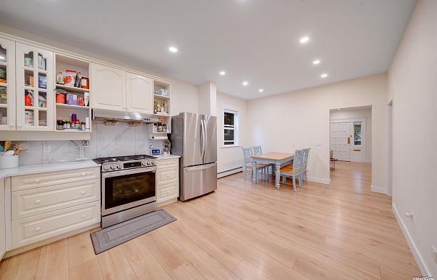 2343 W 45th Avenue Kerrisdale