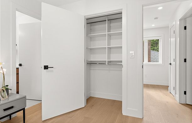 1 1368 Park Drive Marpole